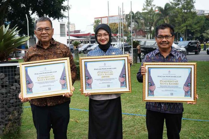 Pemkot Kediri Raih Tiga Penghargaan dari BKN RI Pemkot Kediri Raih Tiga Penghargaan dari BKN RI