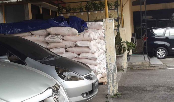14 Ton Pupuk Subsidi yang Ditimbun Warga Puri Mojokerto Disita Polisi