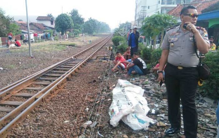 Pria Tak Dikenal Tabrakkan Diri ke Kereta Api di Lemah Putro