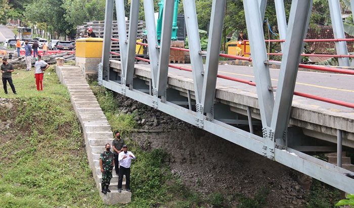 Dandim Ngawi Tinjau Langsung Jembatan Ngantru yang Putus Ditabrak Truk