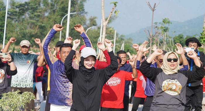 Senam Bersama Warga, Wali Kota Kediri Kenalkan Fungsi IPLT di Taman Ramah