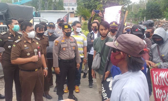 Genpatra dan Warga Petisbenem Tuntut Kejari Gresik Tuntaskan Perkara Korupsi