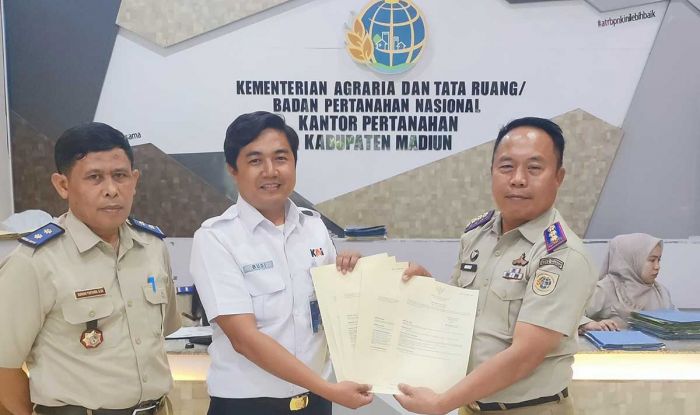 KAI Daop 7 Madiun Terima 17 Sertifikat Elektronik Senilai Rp39 Miliar dari BPN