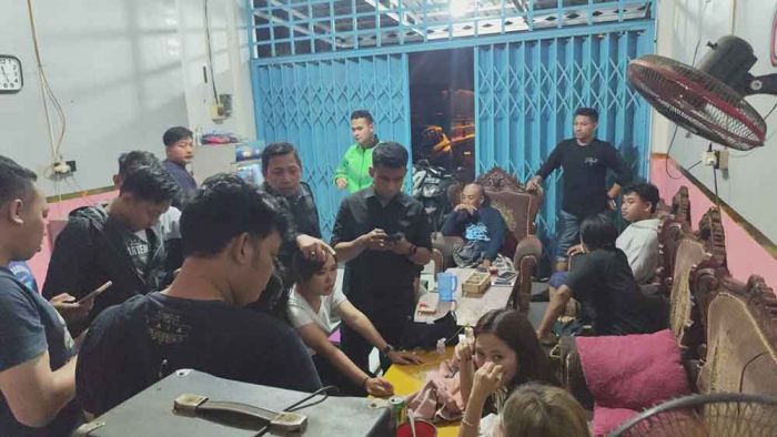 Sediakan Miras dan LC, Polres Gresik Gerebek Tempat Karaoke di Cerme