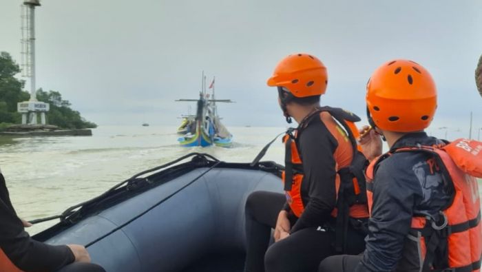 Nelayan asal Mandangin Sampang Dilaporkan Jatuh dari Kapal, Tim SAR Lakukan Pencarian