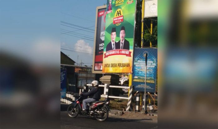 Terpampang Baliho Nurhamim-Nadir Dengan Kop RGS Indonesia dan Gambar Khozin Ma