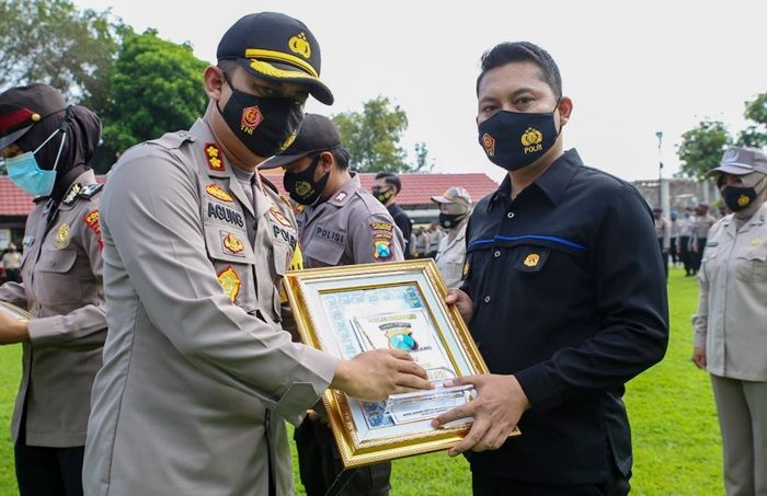 ​11 Personel Berprestasi di Polres Jombang Terima Penghargaan