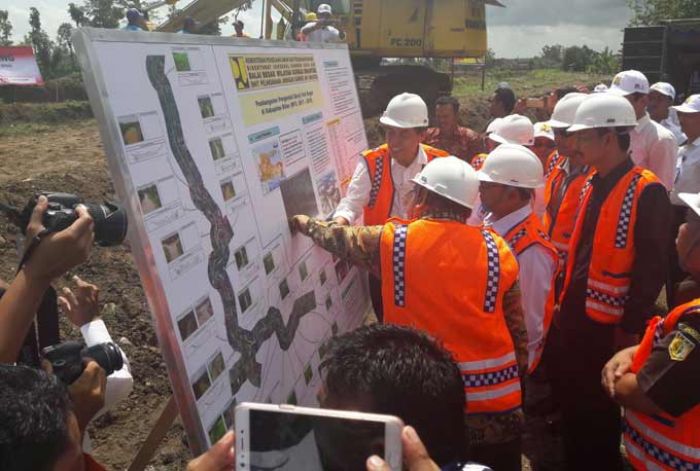 Jadi Penyebab Banjir, Normalisasi Sungai di Sutojayan Rampung 2019