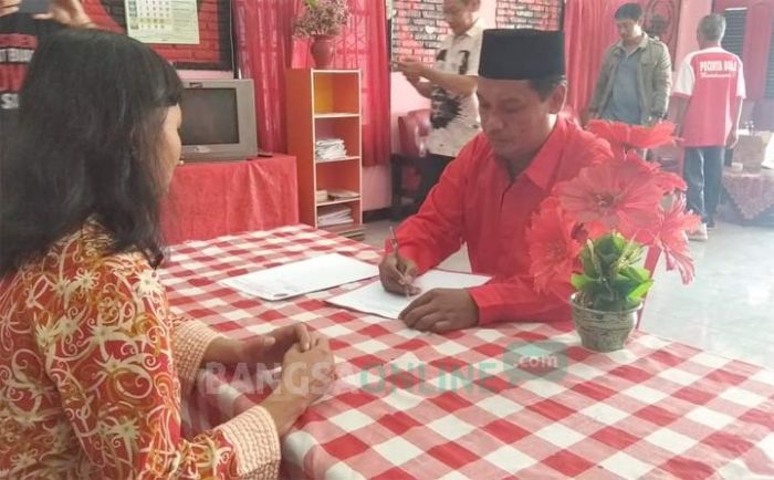 Bendahara PDIP Kota Blitar Daftar Jadi Calon Wawali