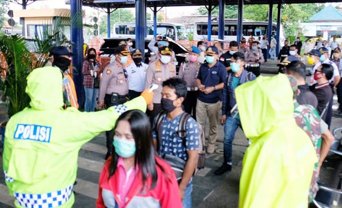 Pastikan Pencegahan Covid-19 Maksimal, Kapolresta Sidoarjo Sidak Terminal dan Stasiun