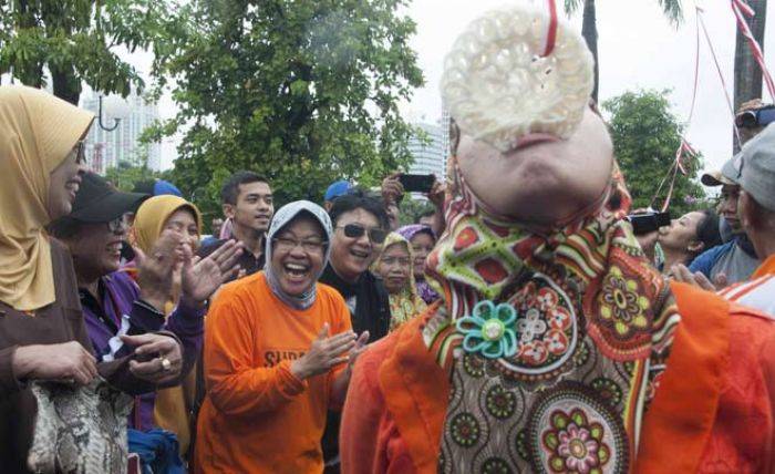 Semangati Lomba Olahraga Tradisional Antar SKPD Pemkot Surabaya, Risma Terpingkal-pingkal