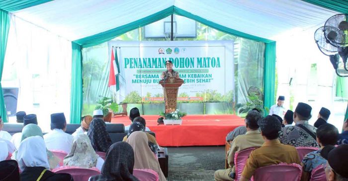 Peringati HAB Kemenag ke-80, Wali Kota Pasuruan Tanam Pohon Matoa di Ponpes SPEAM