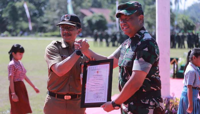 Tinjau Layanan Warga, Kasdam V/Brawijaya Beri Penghargaan Usai Penutupan TMMD ke-124 di Jember