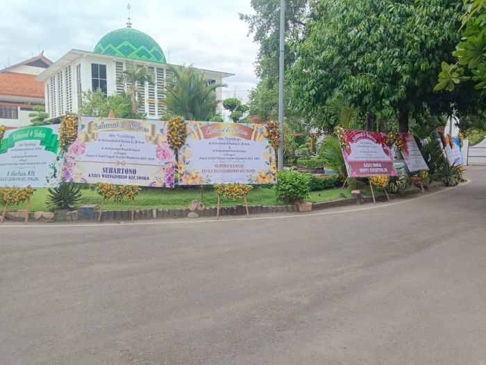 Sambut Kemenangan Barra-Rizal, Karangan Bunga Banjiri Kantor Pemkab Mojokerto