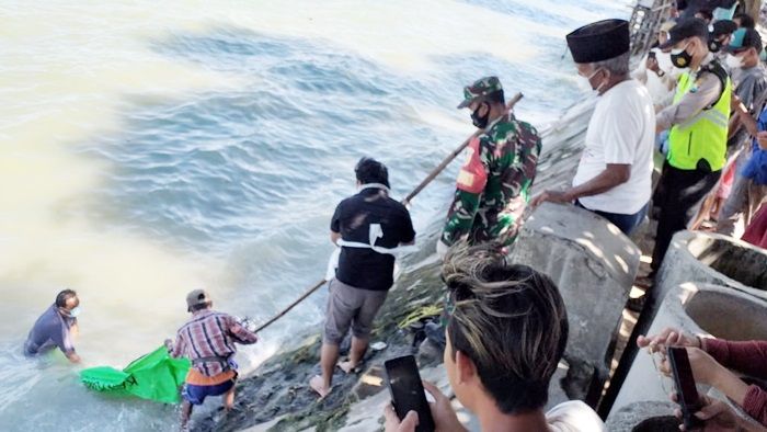 Mayat Laki-laki Asal Depok Jawa Barat Ditemukan Mengapung di Laut Suramadu