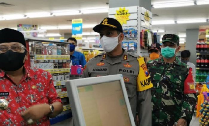 TNI dan Polri Awasi Disiplin Masyarakat Terkait Protokol Kesehatan di Keramaian Kota Blitar