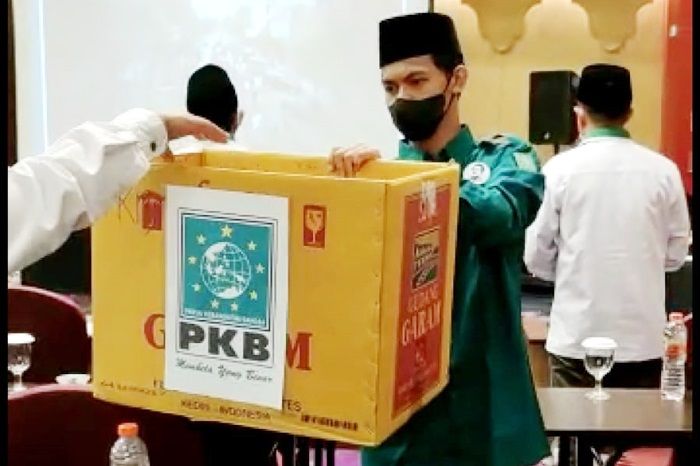 Peduli Erupsi Semeru, Anggota Fraksi PKB se-Jatim Open Donasi Spontan Saat Bimtek di Jogja