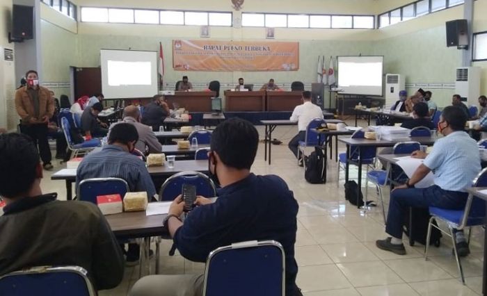 Tegang, Interupsi Warnai Rekapitulasi Dukungan Bakal Calon Perseorangan di KPU Surabaya