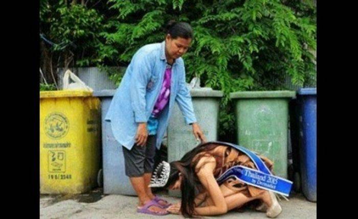 Menangi Kontes Kecantikan, Gadis ini Cium Kaki Ibunya yang Pemulung