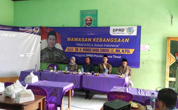 Anggota DPRD Jatim Ahmad Iwan Zunaih Sosialisasi Wawasan Kebangsaan di Moropelang Babat