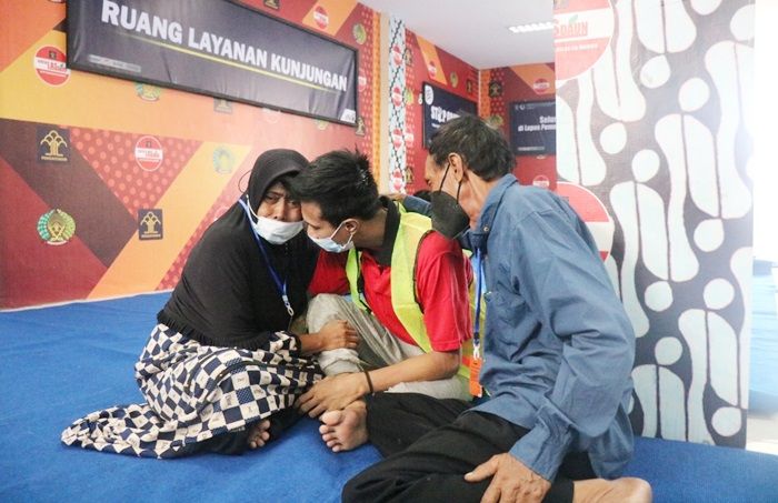 Layanan Tatap Muka Perdana Dibuka, Lapas Pemuda Madiun Banjir Air Mata Bahagia