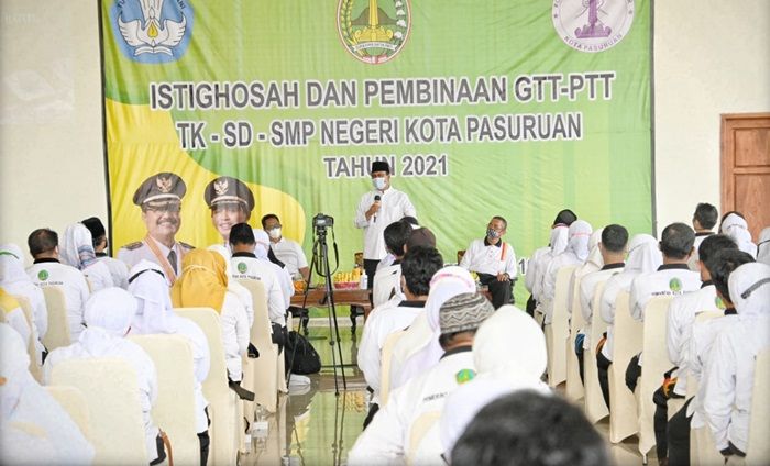 Perjuangkan Hak Para Pendidik, Gus Ipul Berikan SK Wali Kota Pasuruan ke 200 GTT-PTT