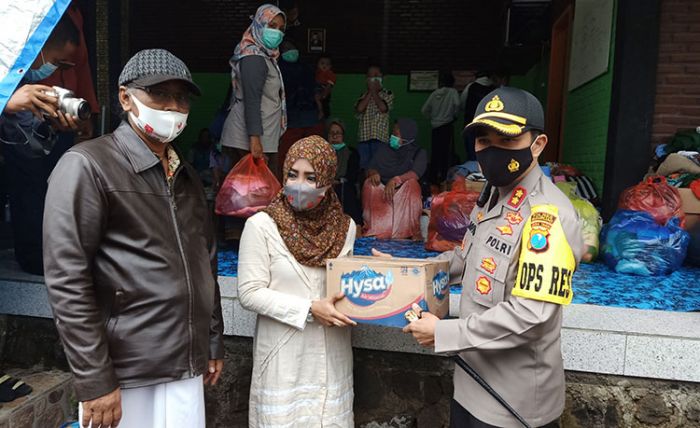 Kapolres Pasuruan Bersama Sekda Kunjungi Korban Banjir di Kepulungan Gempol