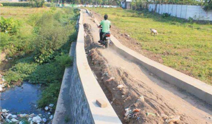 Gara-Gara Proyek Pavingisasi, Jalan Mangungunharjo di Probolinggo Jadi Sempit