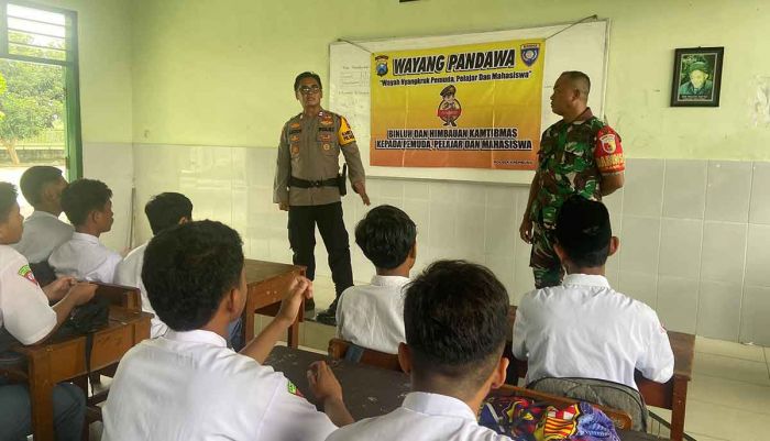 TNI-Polri Hadirkan Wayang Pandawa ke SMKI Rejeni