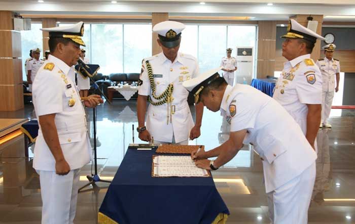 Kasarmatim Resmi Dijabat Laksma TNI Roberth Wolter Tapangan