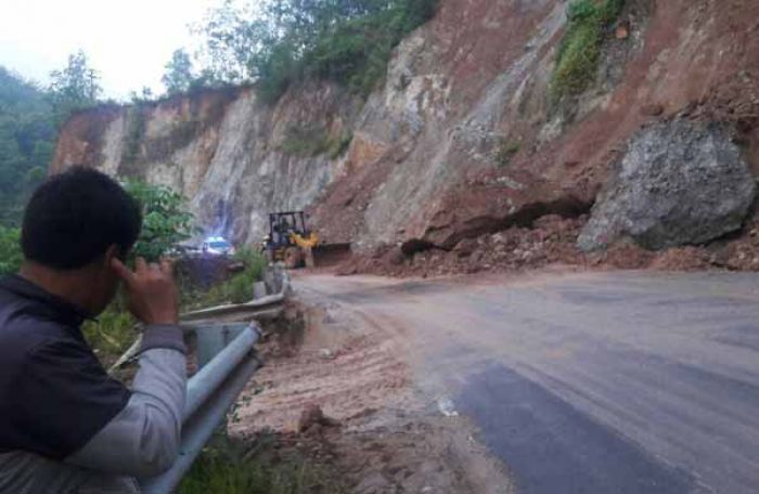 Longsor di Ngreco Kecamatan Tegalombo, Jalur Pacitan-Ponorogo Lumpuh Total Semalam Suntuk