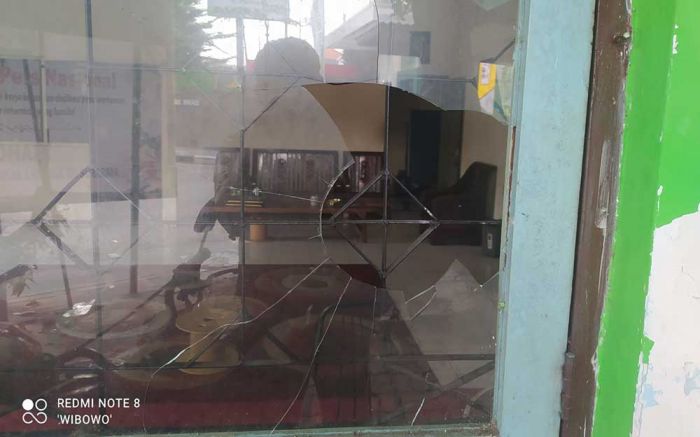 Gedung Balai Wartawan Sidoarjo Dirusak Orang tak Dikenal, Kaca Jendela Dilempar Batu