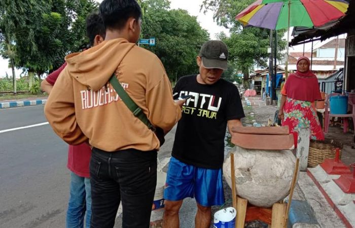 Kecewa Bantuan Covid-19 tak Kunjung Diberikan, Warga Pilang Bikin Wastafel dari Gentong