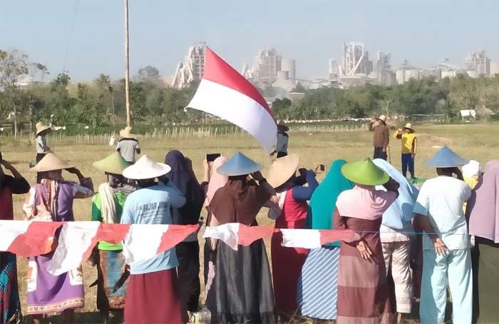 Unik, Ratusan Petani Tlogowaru Tuban Turut Gelar Upacara Kemerdekaan