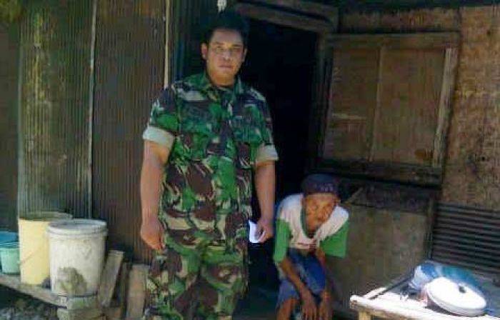 TNI dan Warga Bedah Tiga Rumah Warga di Sukolilo Bangkalan 