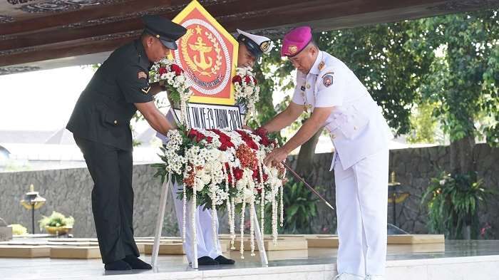 Jelang HUT Ke-79 TNI, Komandan Kodiklatal Pimpin Ziarah ke Makam Bung Karno