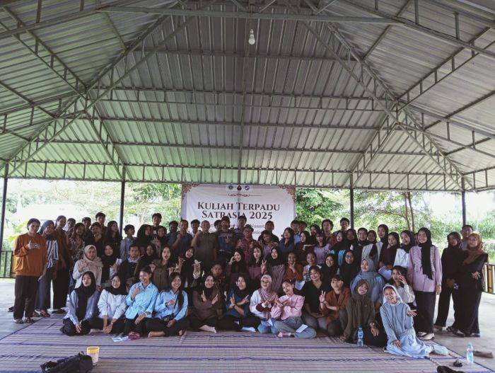 70 Mahasiswa Unikama Ikuti Kuliah Terpadu Empat Bidang Ilmu di Desa Jambuwer Malang 70 Mahasiswa Unikama Ikuti Kuliah Terpadu Empat Bidang Ilmu di Desa Jambuwer Malang