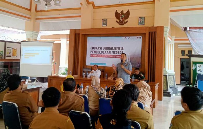 Kolaborasi dengan PHE TEJ, PWI Tuban Edukasi Kades tentang Jurnalisme dan Pengembangan Medsos Kolaborasi dengan PHE TEJ, PWI Tuban Edukasi Kades tentang Jurnalisme dan Pengembangan Medsos