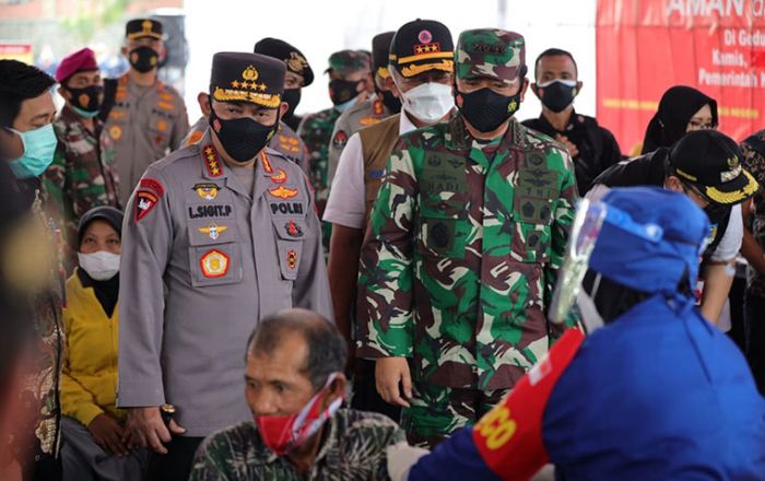Panglima TNI dan Kapolri Pantau Langsung Pelaksanaan Vaksinasi di Kabupaten Kediri