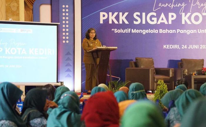 Launching Program PKK Sigap, Pj Wali Kota Kediri Beri Contoh Cara Bijak Olah Bahan Pangan