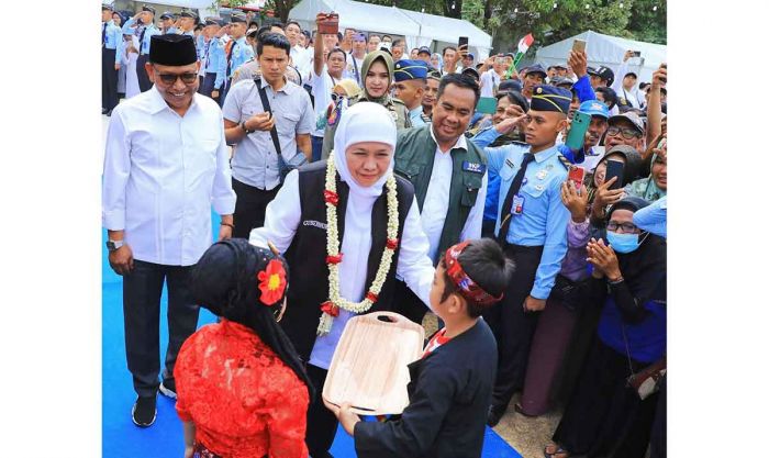 Peringati Hari Nusantara ke-24, Gubernur Khofifah Sapa Ribuan Nelayan se-Jawa Timur