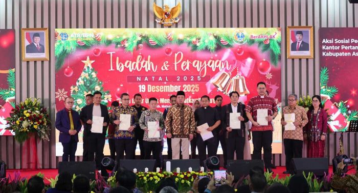 Menteri ATR/BPN Serahkan 14 Sertifikat Rumah Ibadah di Perayaan Natal 2025