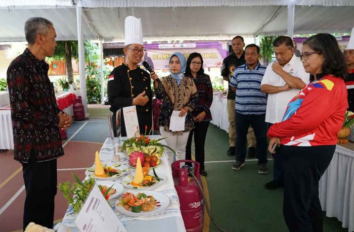 Beri Hadiah ke Pemenang Lomba Masak, Pj Wali Kota Kediri Harap Angka Konsumsi Ikan Terdongkrak