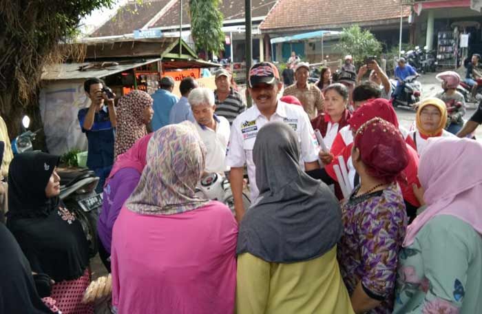 Gus Syaf jadi Idola Baru Ibu-ibu Pasar