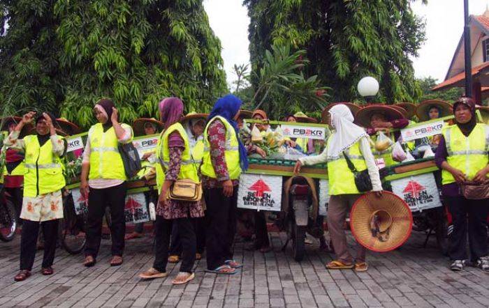 Berdayakan Puluhan Bakul Belanja Keliling di Rembang, Semen Indonesia Beri Suntikan Modal