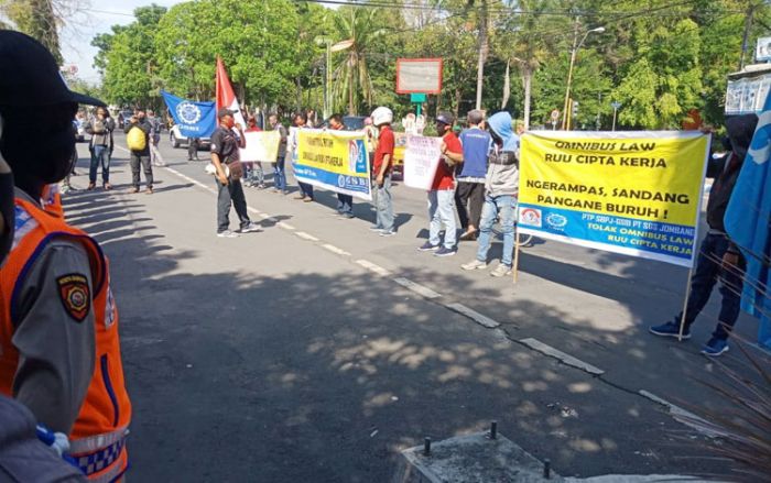 THR Belum Dibayar, Buruh Pabrik PT SGS Jombang Unjuk Rasa