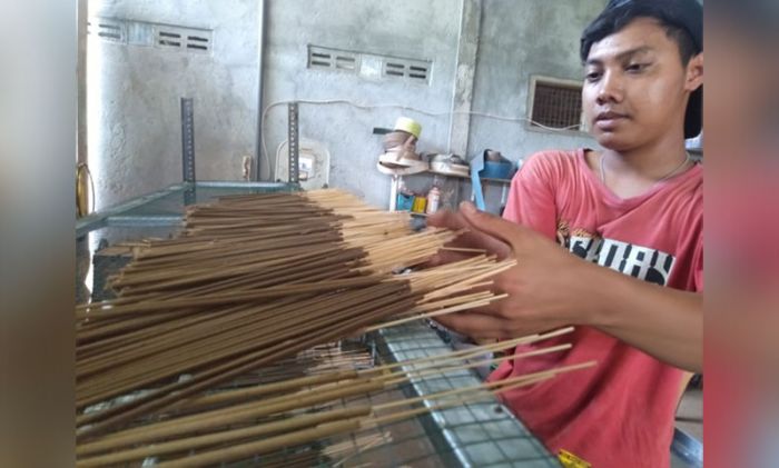 Jelang Imlek, Produsen Dupa di Jombang Kebanjiran Order