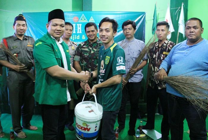 Ansor Sidoarjo Ajak Bonek, Deltras Mania, FKPPI dan Oi Bersih-bersih Makam