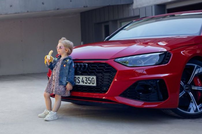 ​Tampilkan Iklan Anak Ngenyot Pisang di Depan Mobil, Audi Dihujat
