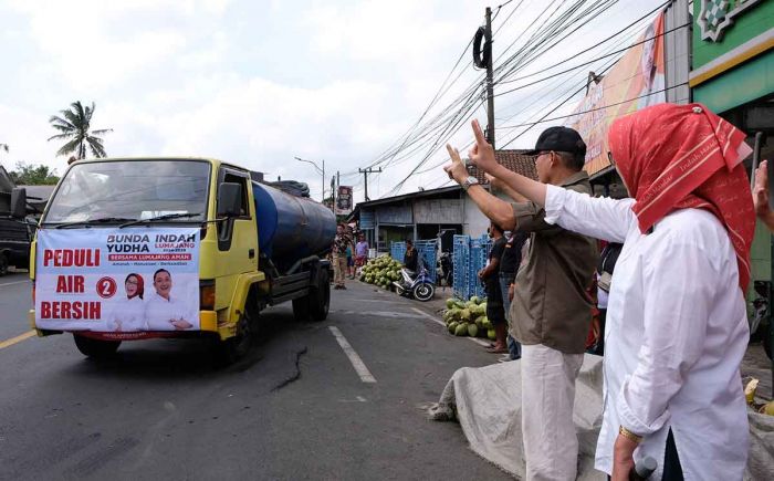 Bantu Atasi Kekeringan, Bunda Indah Kirim 100 Tangki Air Bersih ke Puluhan Desa di Lumajang